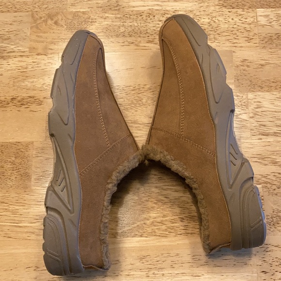 Carol Wright’s “Gail” faux Sherpa microsuede clog - Picture 6 of 10